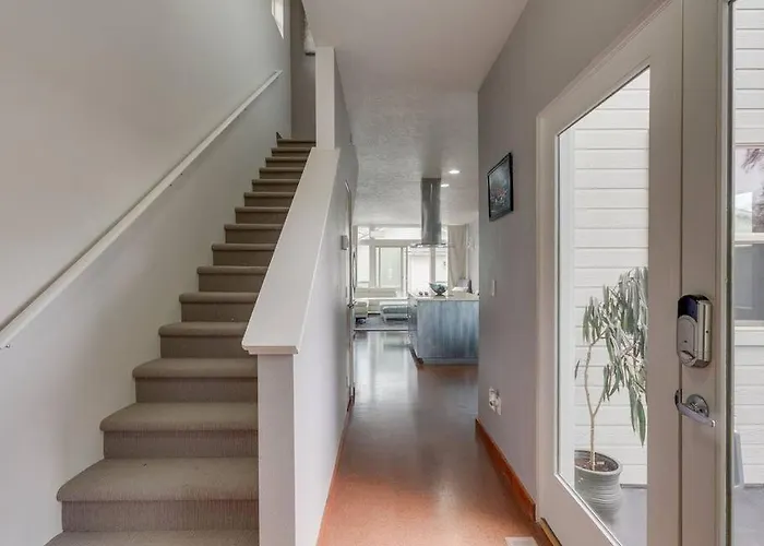 Brand New Downtown Modern 5 Beds, 3 Full Baths Vermont Avenue, Boise