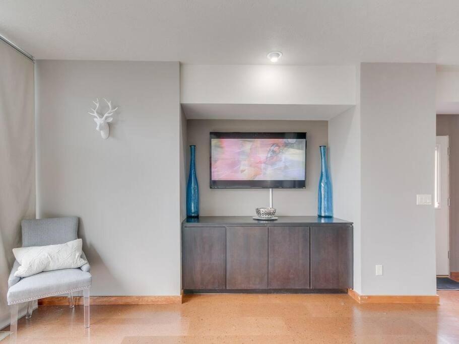 Ferienhaus Brand New Downtown Modern 5 Beds, 3 Full Baths Vermont Avenue, *