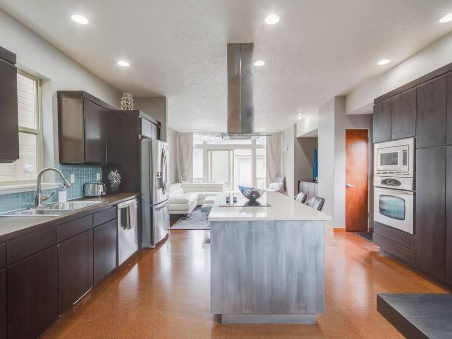 Ferienhaus Brand New Downtown Modern 5 Beds, 3 Full Baths Vermont Avenue,